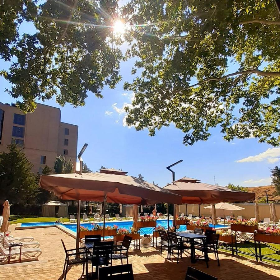 President Hotel By Hrazdan Hotel Cjsc Jerevan Eksteriør bilde