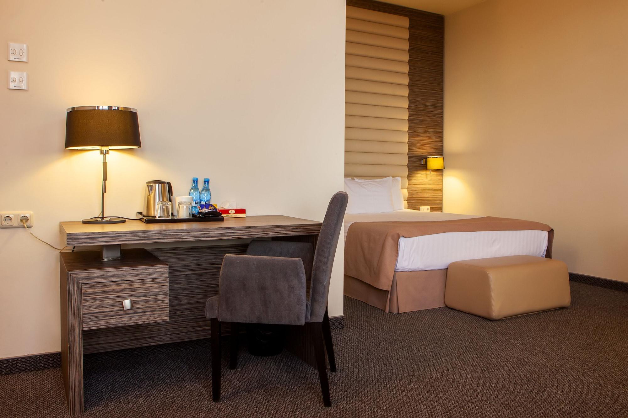 President Hotel By Hrazdan Hotel Cjsc Jerevan Eksteriør bilde