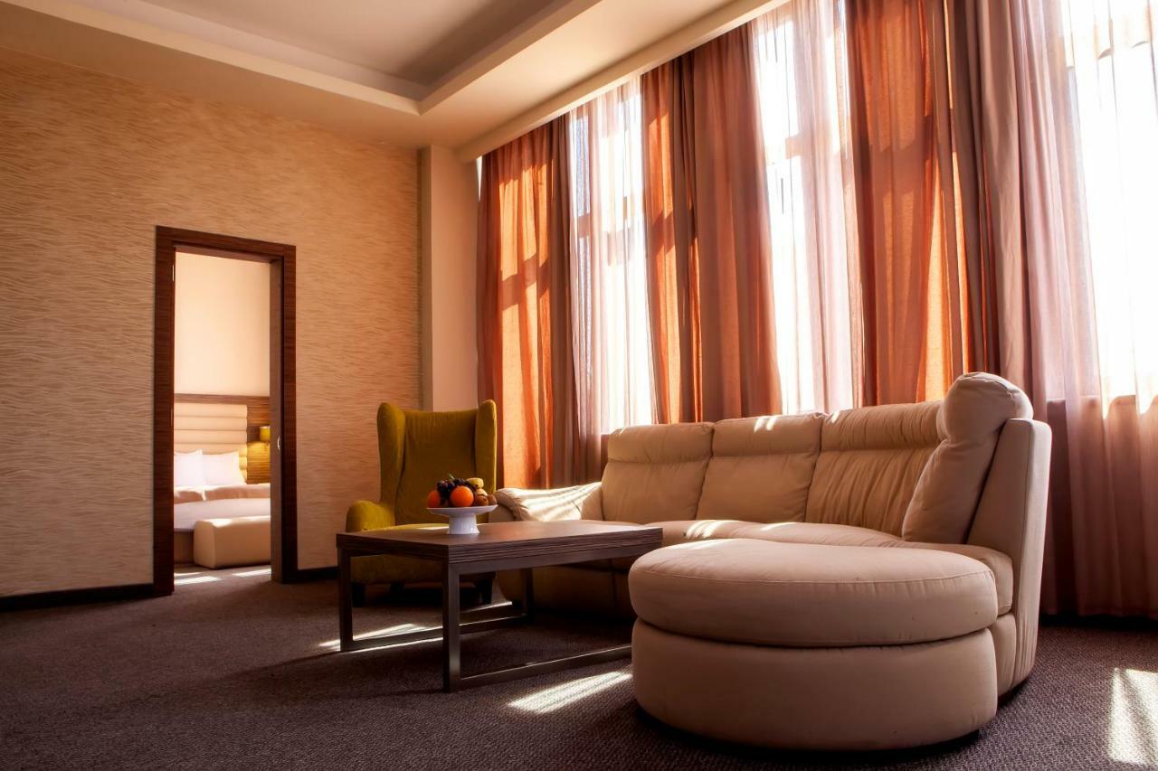 President Hotel By Hrazdan Hotel Cjsc Jerevan Eksteriør bilde
