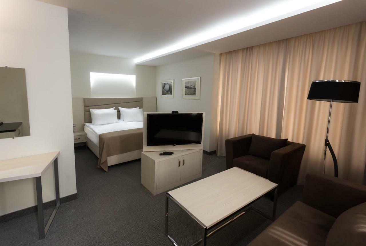 President Hotel By Hrazdan Hotel Cjsc Jerevan Eksteriør bilde
